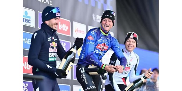Cross-country-legenden Van der Poel skriver historie i landevejscykling.